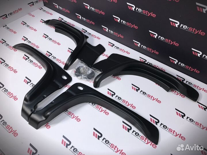 Фендера Suzuki Jimny