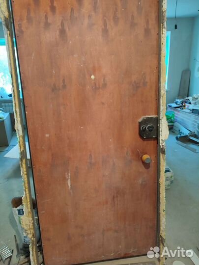 Дверь входная металлическая