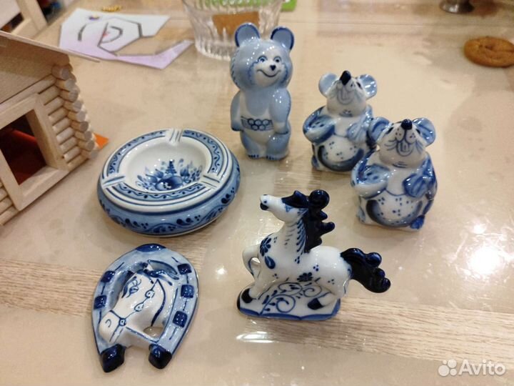 Фарфоровые фигурки гжель