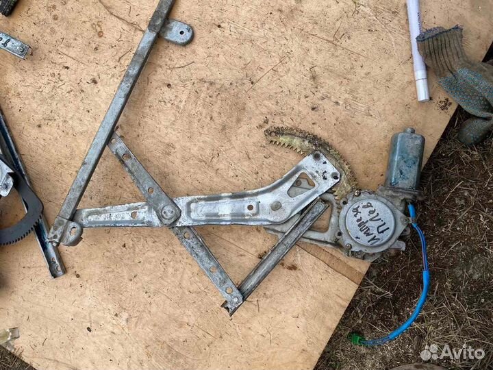 Стеклоподьемник передний левый Subaru Impreza 1