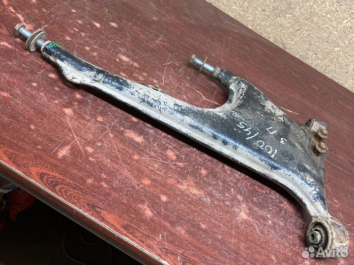 Задний правый рычаг ауди 100 с4