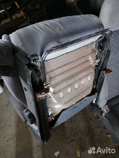 Передние сиденья nissan primera P 11