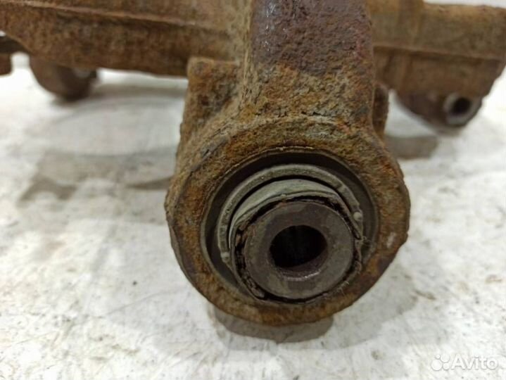 Кулак задний правый 430181LB0A