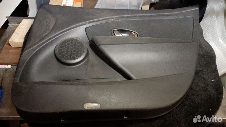 Обшивка двери передней правой Renault Fluence