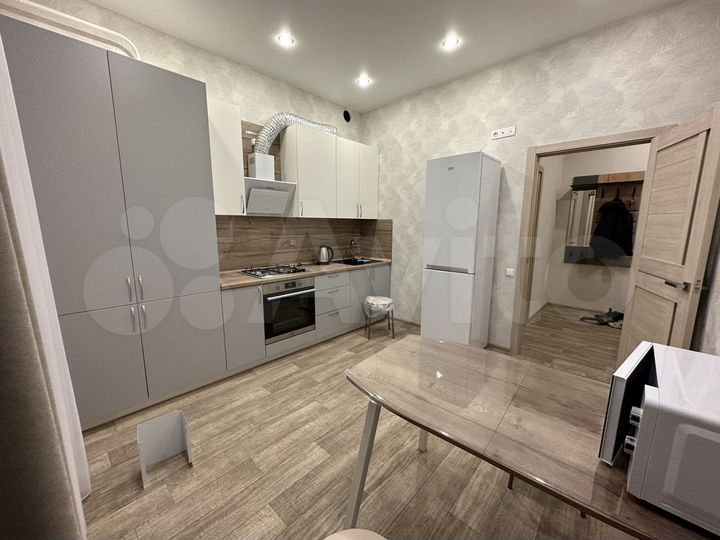 2-к. квартира, 80 м², 1/9 эт.