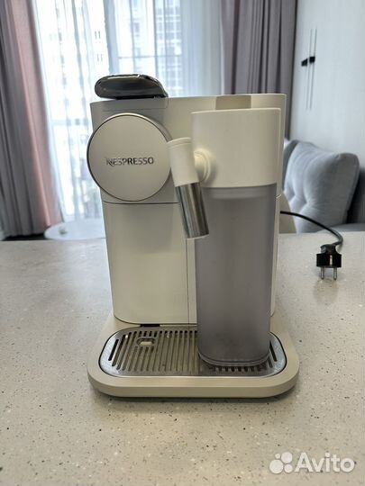 Кофемашина delonghi latissima