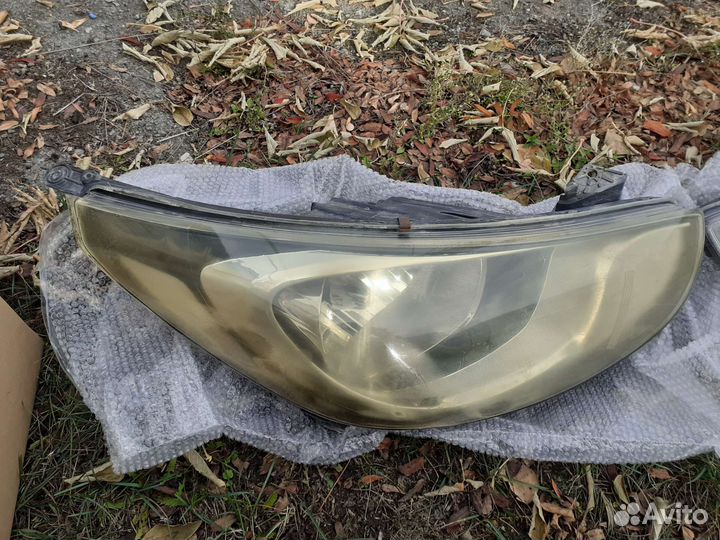 Фары передние на hyundai solaris 1 левая и правая