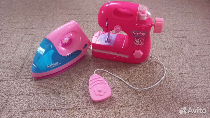 Утюг и швейная машинка