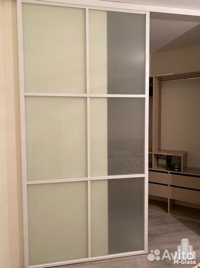 Стеклянная дверь