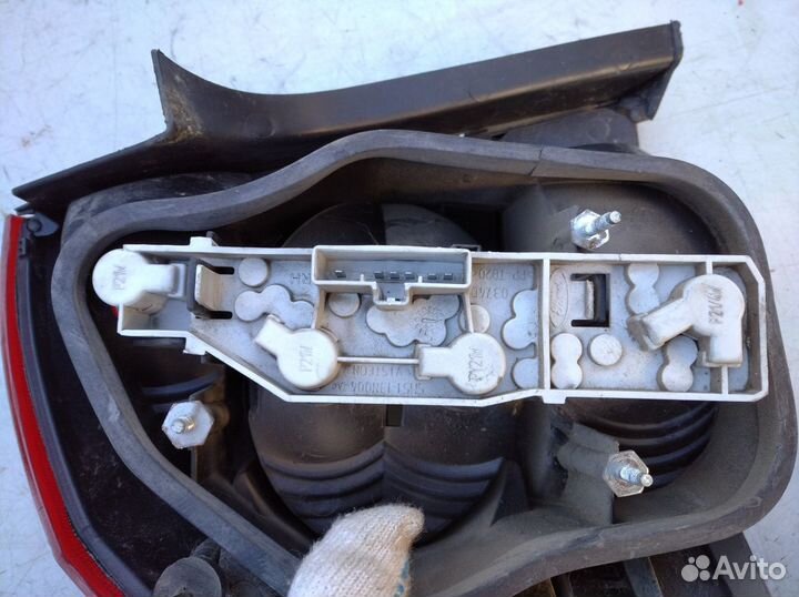 Фонарь задний правый Форд Фокус 2