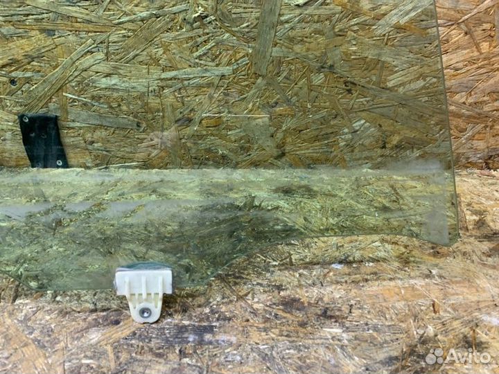 Стекло двери переднее правое Nissan X-Trail T31