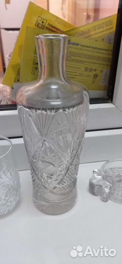 Кувшин и стаканы