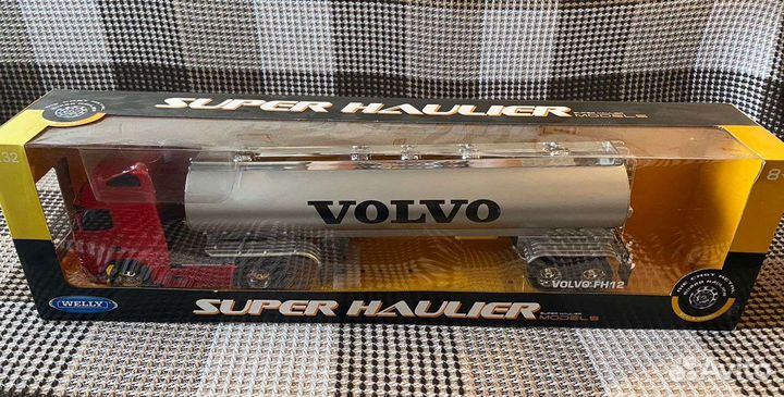 Модель грузовика Volvo FH12, 1:32