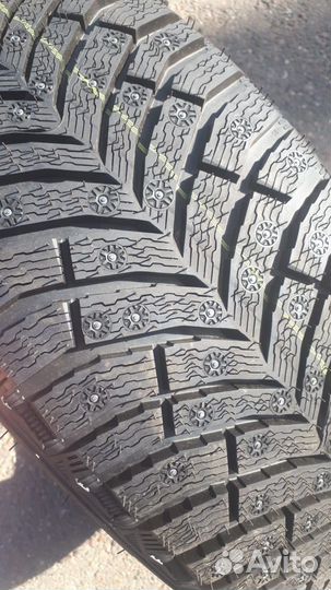 Michelin X-Ice North 4 SUV 235/60 R17 106T