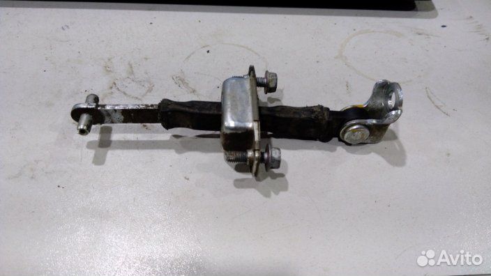 Ограничитель двери для Suzuki Swift 2004-2010