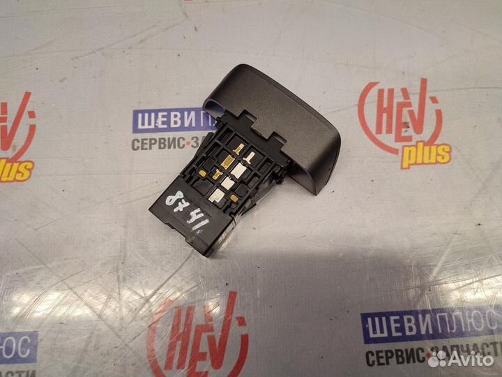 Кнопка сигнала аварийного Chevrolet TrailBlazer