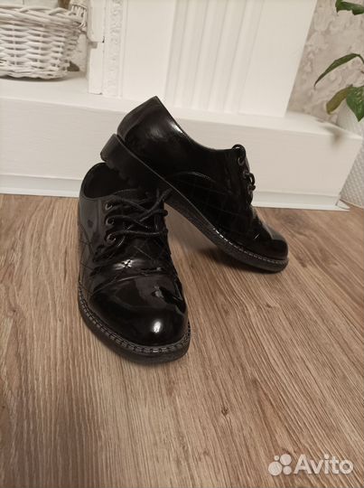 Туфли женские на шнурках