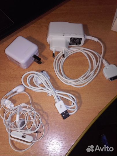 Зарядное в комплекте к iPhone 3Gs