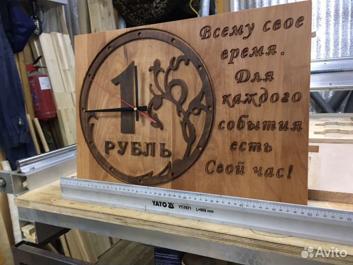 Часы деревянные