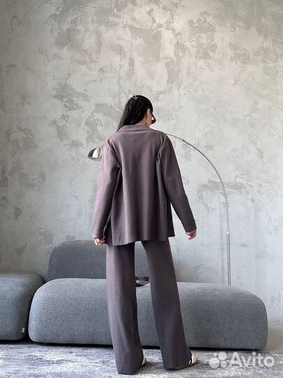 Брючный костюм женский