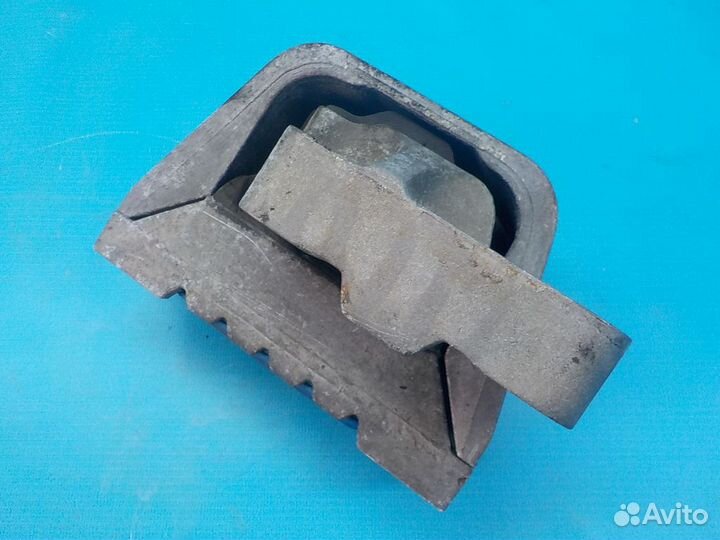 Опора двигателя (подушка) правая volkswagen Passat