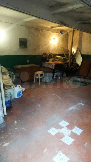 Гараж, > 30 м²