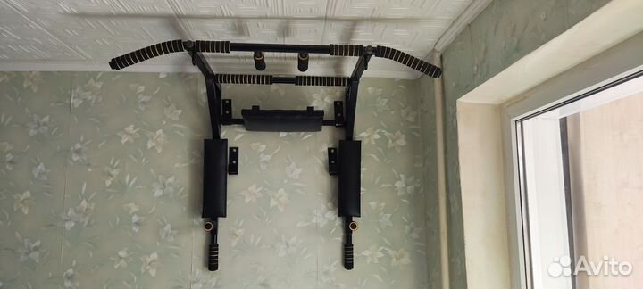 Турник настенный