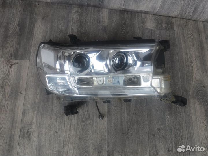 Фара правая №79 Toyota Land Cruiser 200 2018