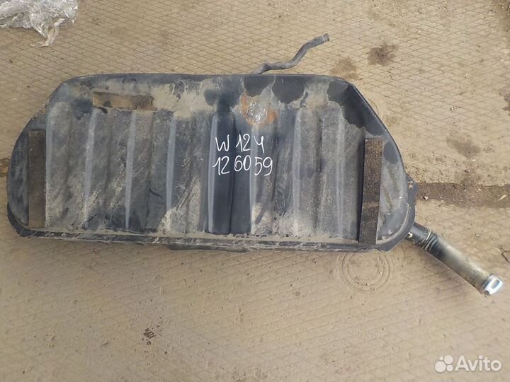 Бак топливный Mercedes E W124