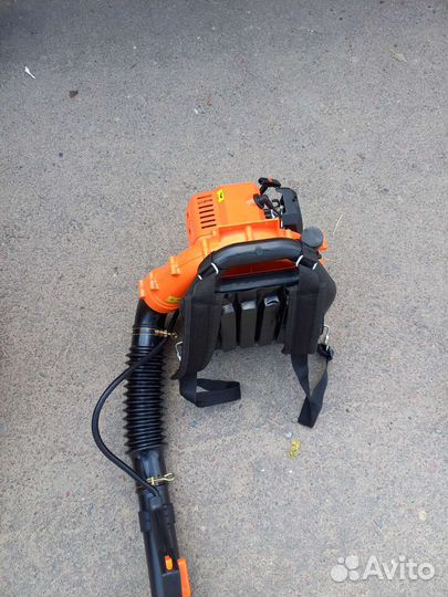 Бензиновая воздуходувка