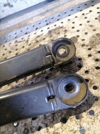 Поводок стеклоочистителя Mitsubishi Lancer 10