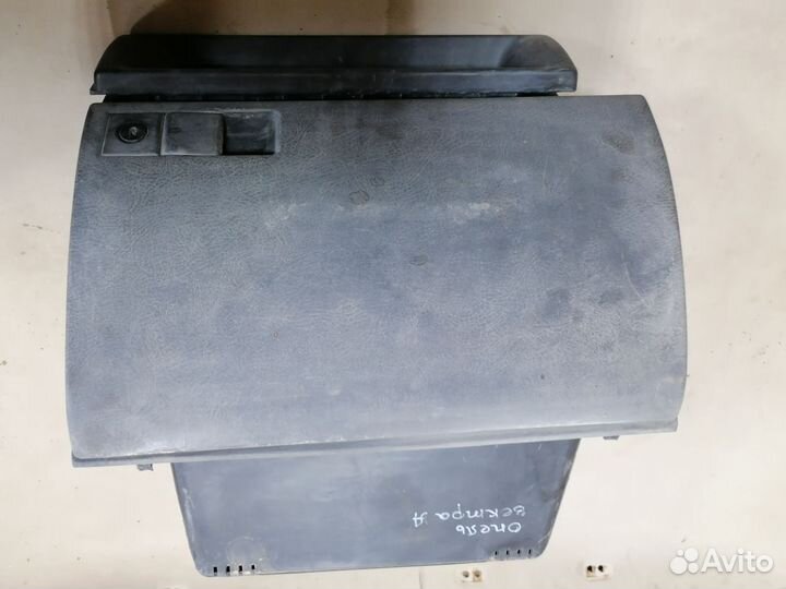 Бардачок GM 90269757 для Opel Vectra A 1988-1995