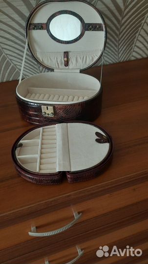 Шкатулка для украшений кожа, лак