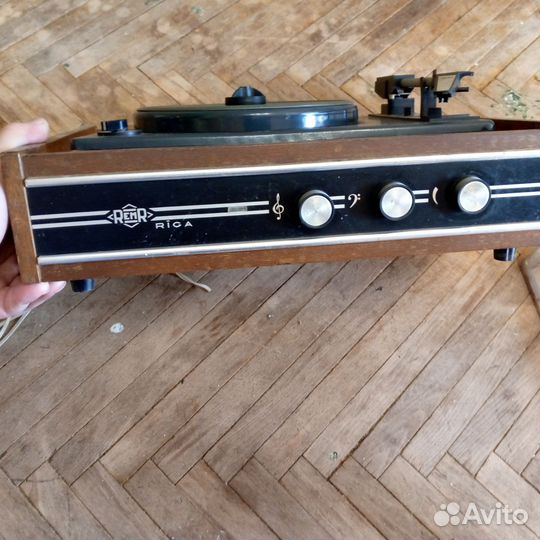 Виниловый проигрыватель