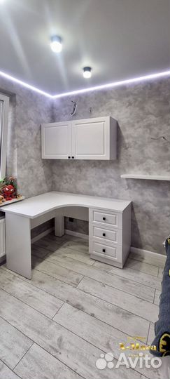 Стол в детскую