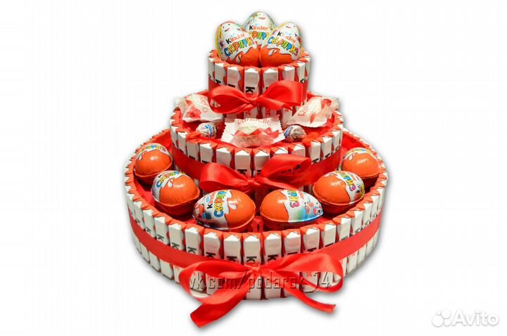 Большой трехъярусный торт из Киндер