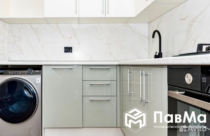 Дизайнерские кухонные гарнитуры 310*121