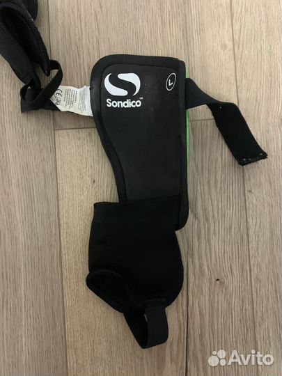 Щитки футбольные детские