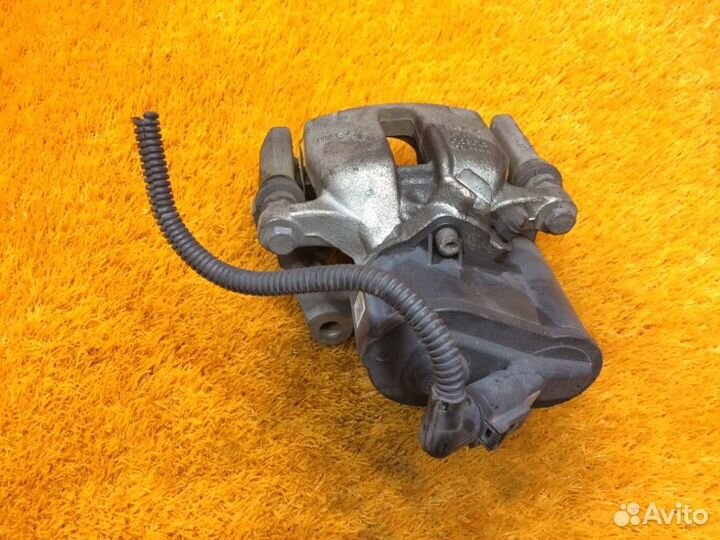 Суппорт задний правый Volkswagen Passat B7 caxa