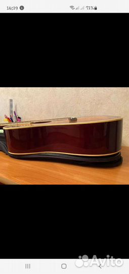 Акустическая гитара