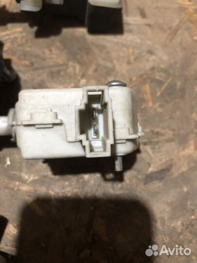 Активатор лючка бензобака замка шкода фольксваген