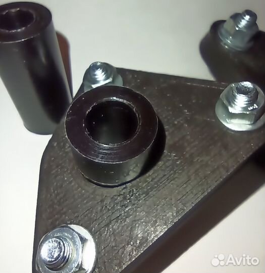 Втулка трапеции toyota Corolla E100,110- 114