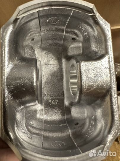 Поршень M62 4.4 V8