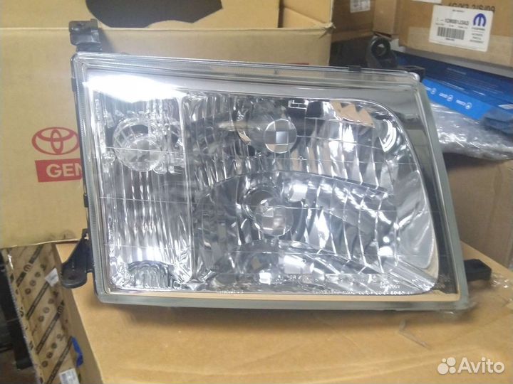 Toyota Land Cruiser 100 фара правая ксенон новая