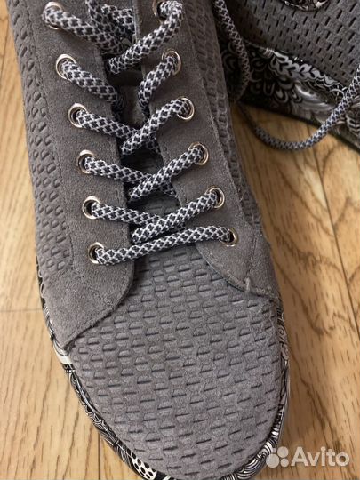 Кроссовки женские 39 размер