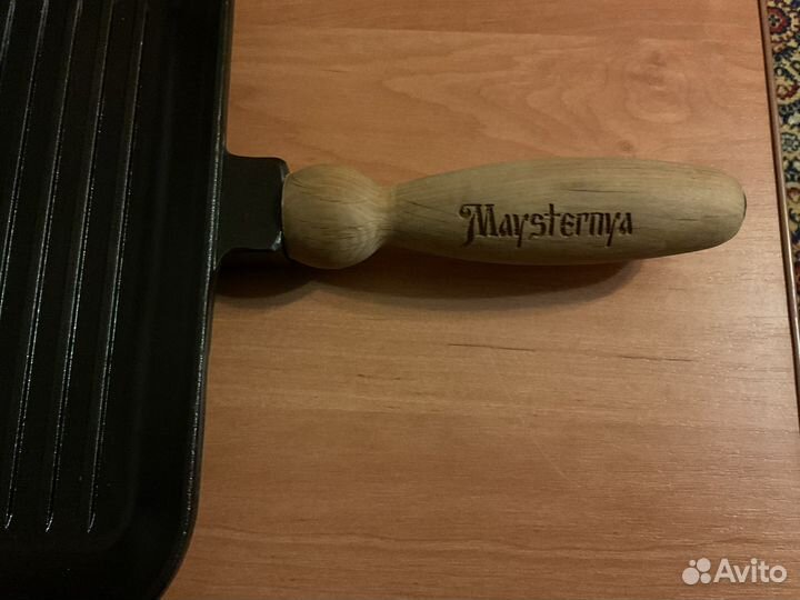 Чугунная сковородка рифлёная