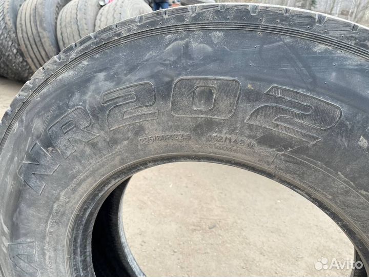 Грузовая шина бу 295 80 22.5