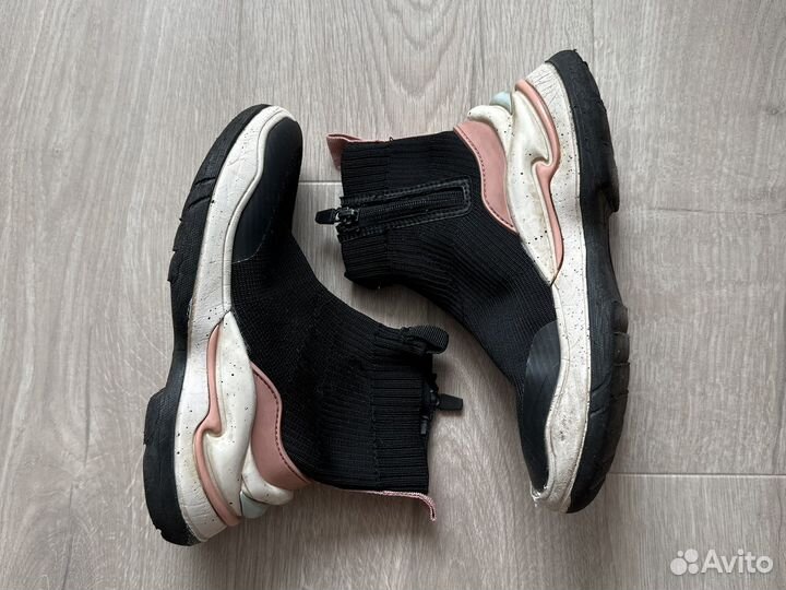 Кроссовки zara