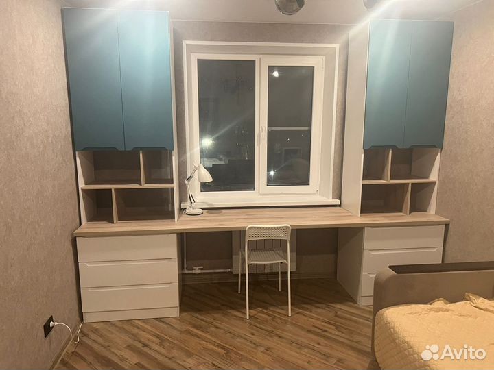 Уголок школьника около окна