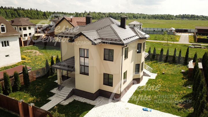 Дом 177 м² на участке 8 сот.